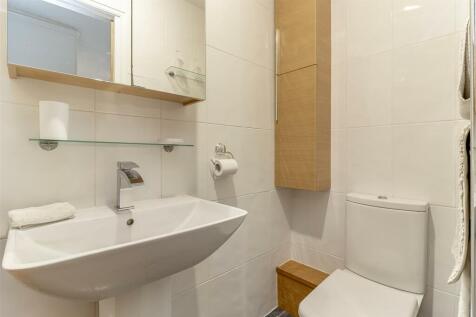 Bedroom 1 Ensuite.jpg