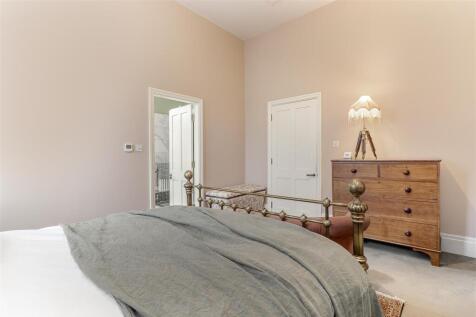 Master Bedroom - B-Edit.jpg