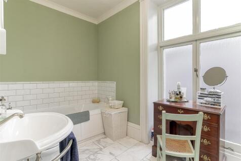 Master Bedroom Ensuite - A.jpg