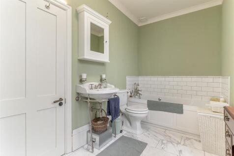 Master Bedroom Ensuite - C.jpg