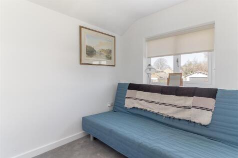 Bedroom 4.jpg