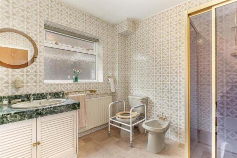 Master Bedroom Ensuite.jpg