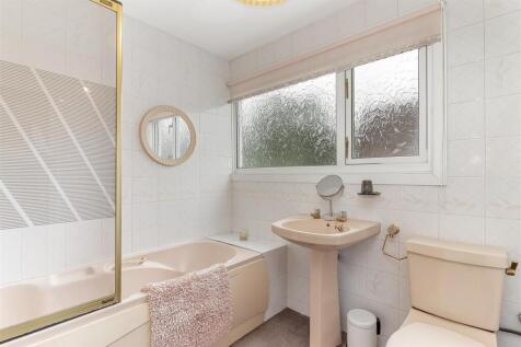 Bathroom.jpg