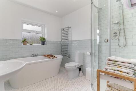 Bathroom.jpg