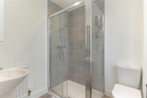 Bedroom 1 Ensuite.jpg