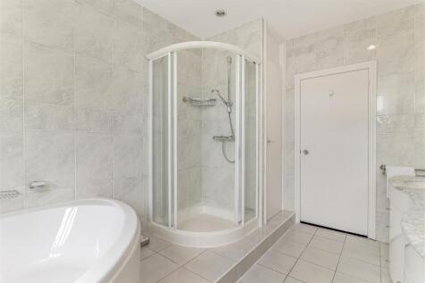 Bathroom - B.jpg