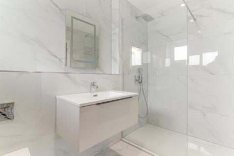 Bedroom 3 Ensuite.jpg