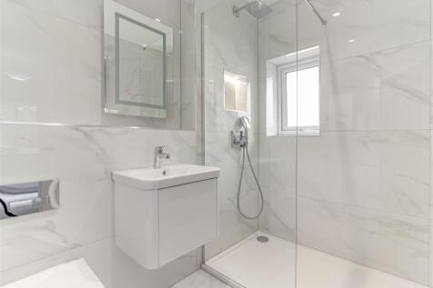 Bedroom 4 Ensuite.jpg