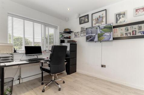 Bedroom 3 - Office.jpg