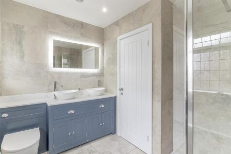Bathroom - B.jpg