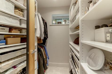 Master Bedroom Dressing Area.jpg