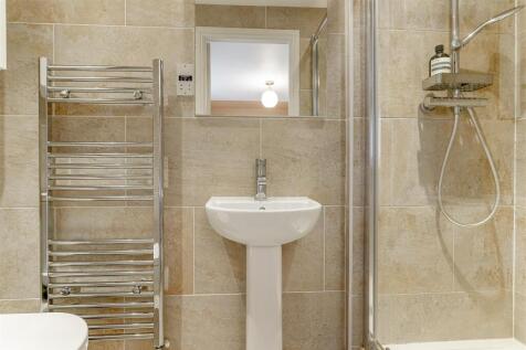 Master Bedroom Ensuite - B.jpg