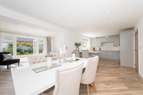 Kitchen/Dining Area