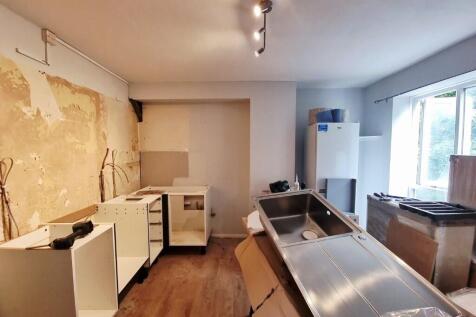Kitchen &amp; Lounge