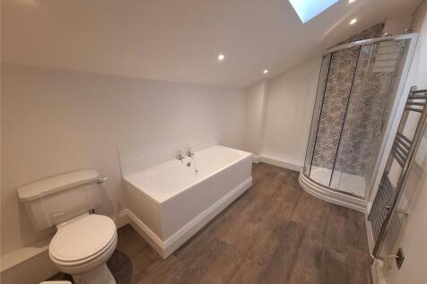 Family Bathroom 2