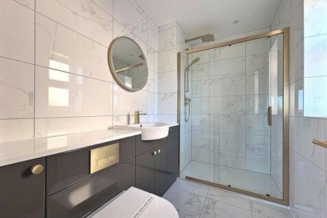 Master Bedroom En-Suite