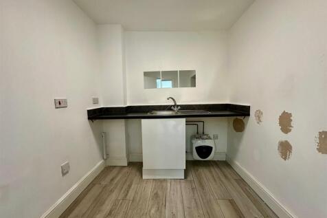 WhatsApp Image 2025-10-28 at 22.15.31_ab6f7048.jpg