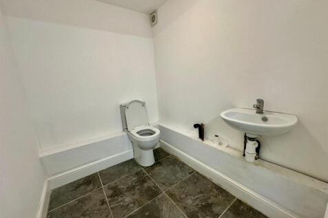 WhatsApp Image 2025-10-28 at 22.15.31_130f4946.jpg