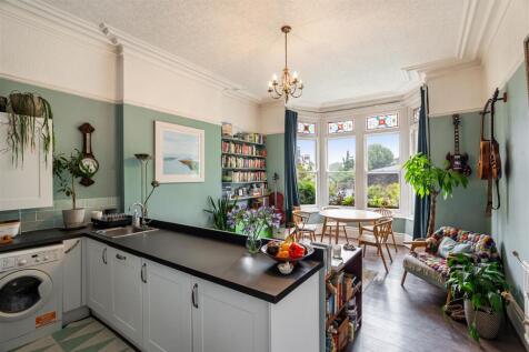 Flat 1, 46 Archfield Road6.JPG