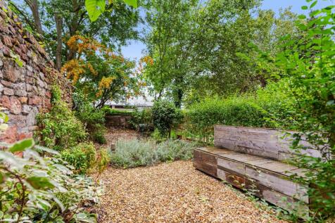 15 Elemgrove Road5.JPG