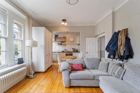 15 Elemgrove Road9.JPG