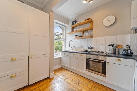 15 Elemgrove Road12.JPG