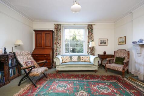 Sitting Room / Bedroom 1