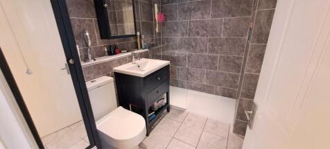 shower room shot 2.jpg
