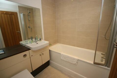 bathroom..JPG