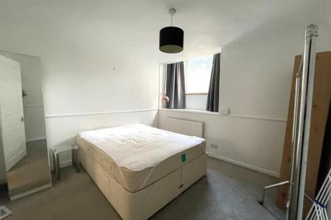 alt bedroom.jpg