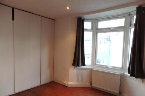 1st floor front bedroom.JPG