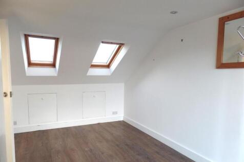 top floor bedroom.JPG