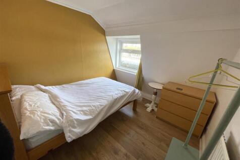 bed 2.jpg