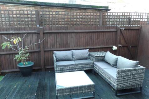 seating area in garden.JPG