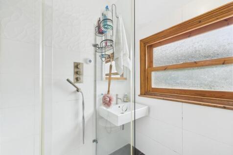 Closer Shot Shower Room2