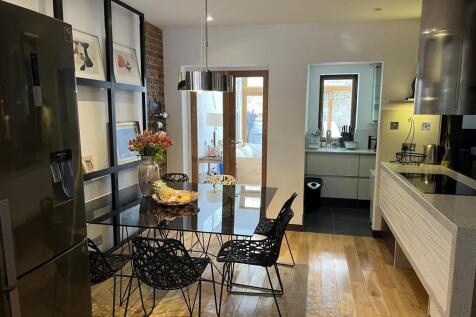 Breakfast Area.jpg