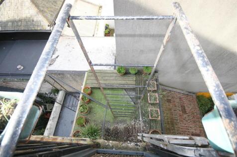 Ladder to 2nd roof terrace tff.jpg