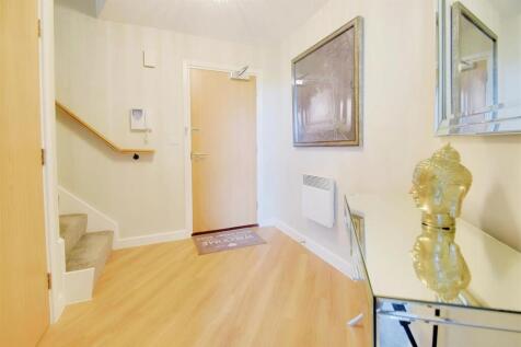 4fcab0e7-hallway.jpg