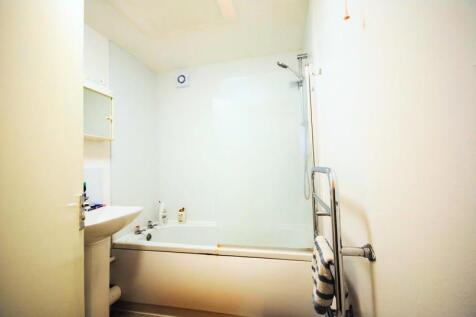 CHISWELL COURT BATHROOM