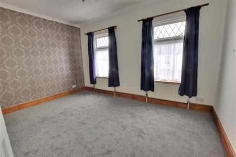 bedroom2.jpg