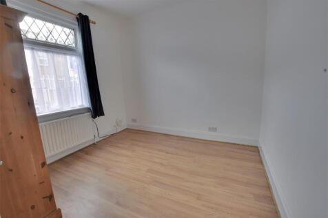 bedroom1.jpg