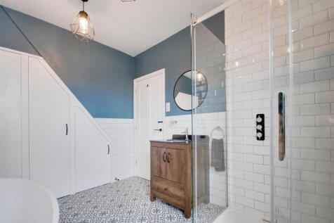 bathroom b.jpg