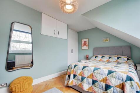 bedroom one b.jpg