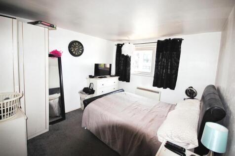 bedroom1.JPG