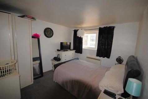 Bedroom 1 N.JPG