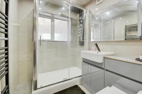 SHOWER ROOM.jpg