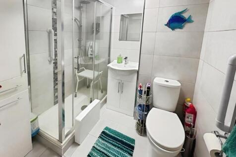 e21c4b31-bathroom.jpg