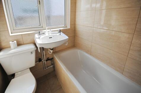 pbox-bathroom-318408.JPG