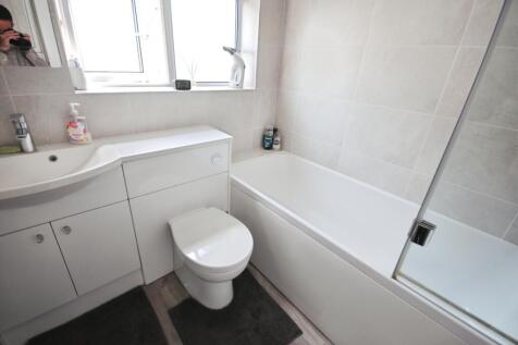 pbox-bathroom-318771.JPG