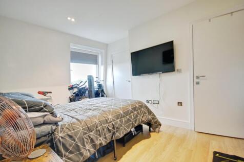 pbox-bedroom-319146.jpg